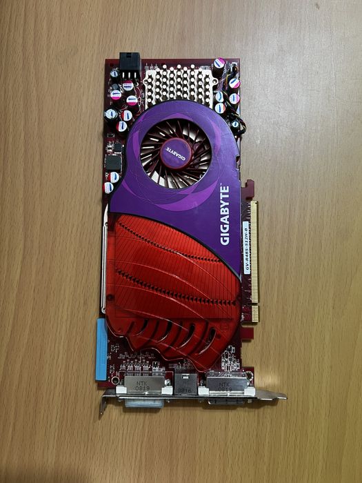Відеокарта Gigabyte HD 4850 у дуже гарному стані