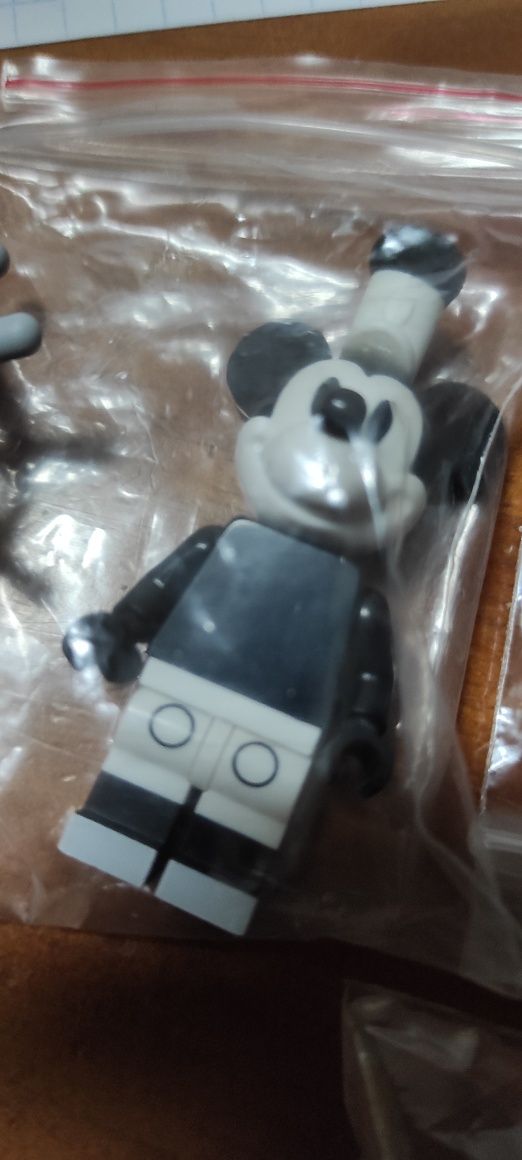 Minifiguras lego originais.