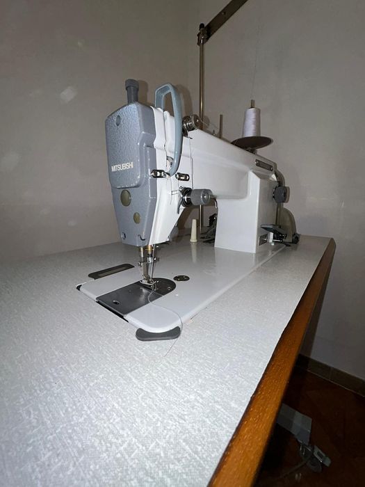 Máquina de costura indústrial Mitsubishi