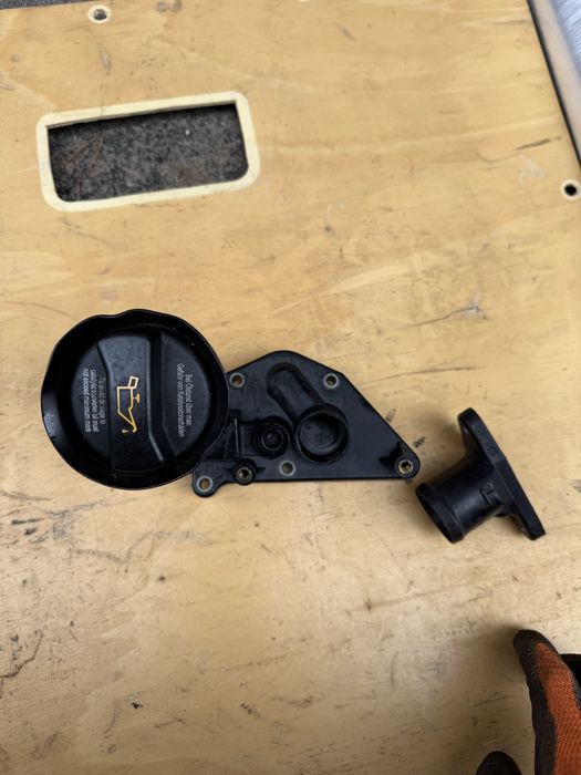 VW Crafter Крафтер 2.5 маслозаливна горловина Фольксваген 076115308a