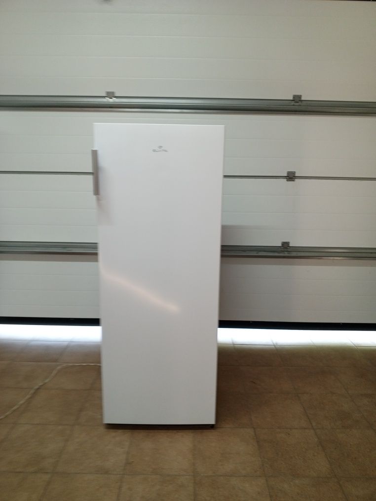 Chłodziarka wolnostojąca 144cm, stan jak nowy