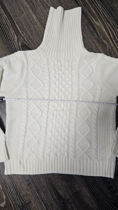 Новий светр молочного кольору на дівчинку р.158-164, р.S