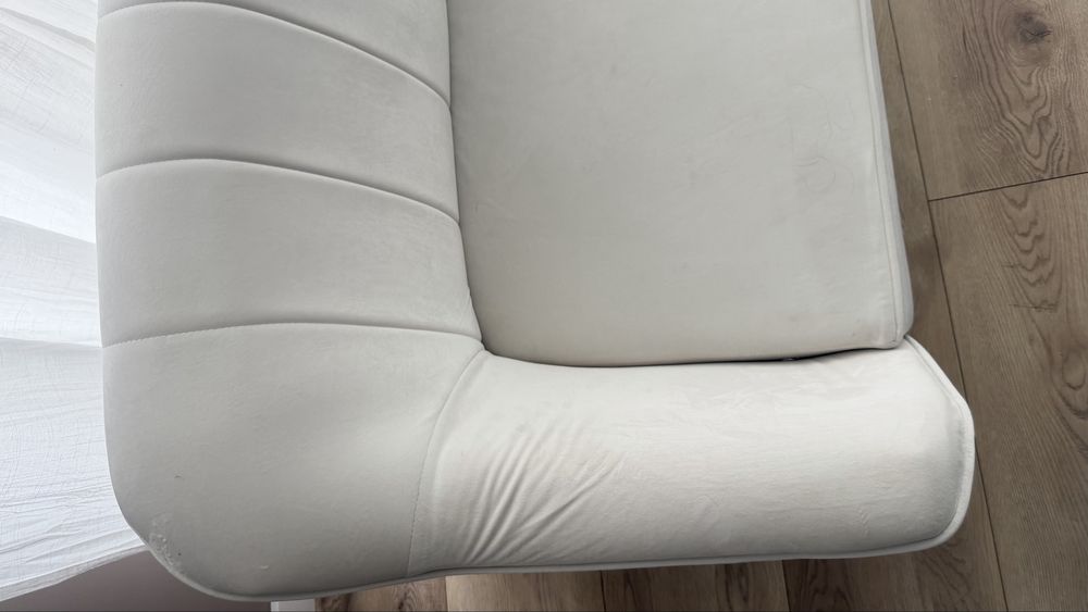 SOFA na drewnianych nóżkach