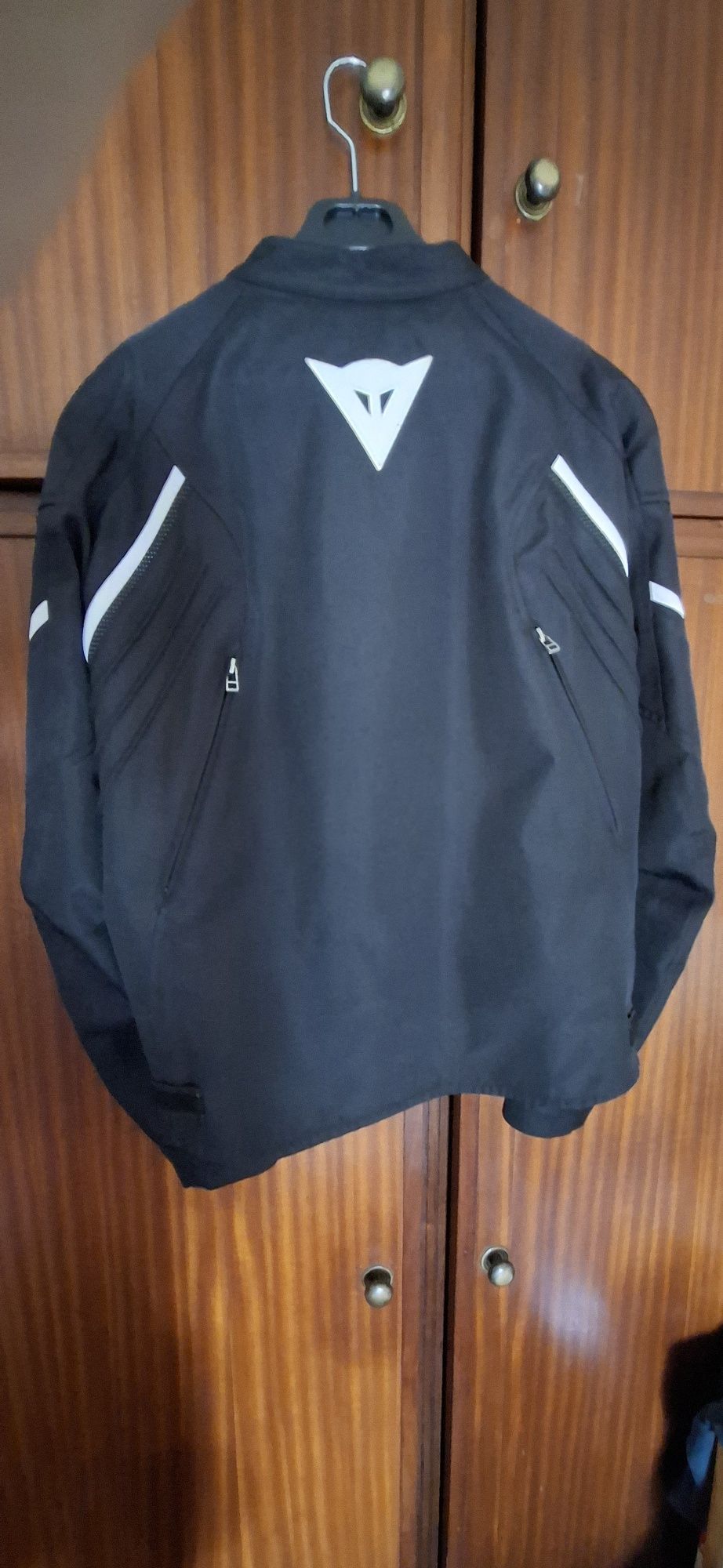 Casaco e calças dainese