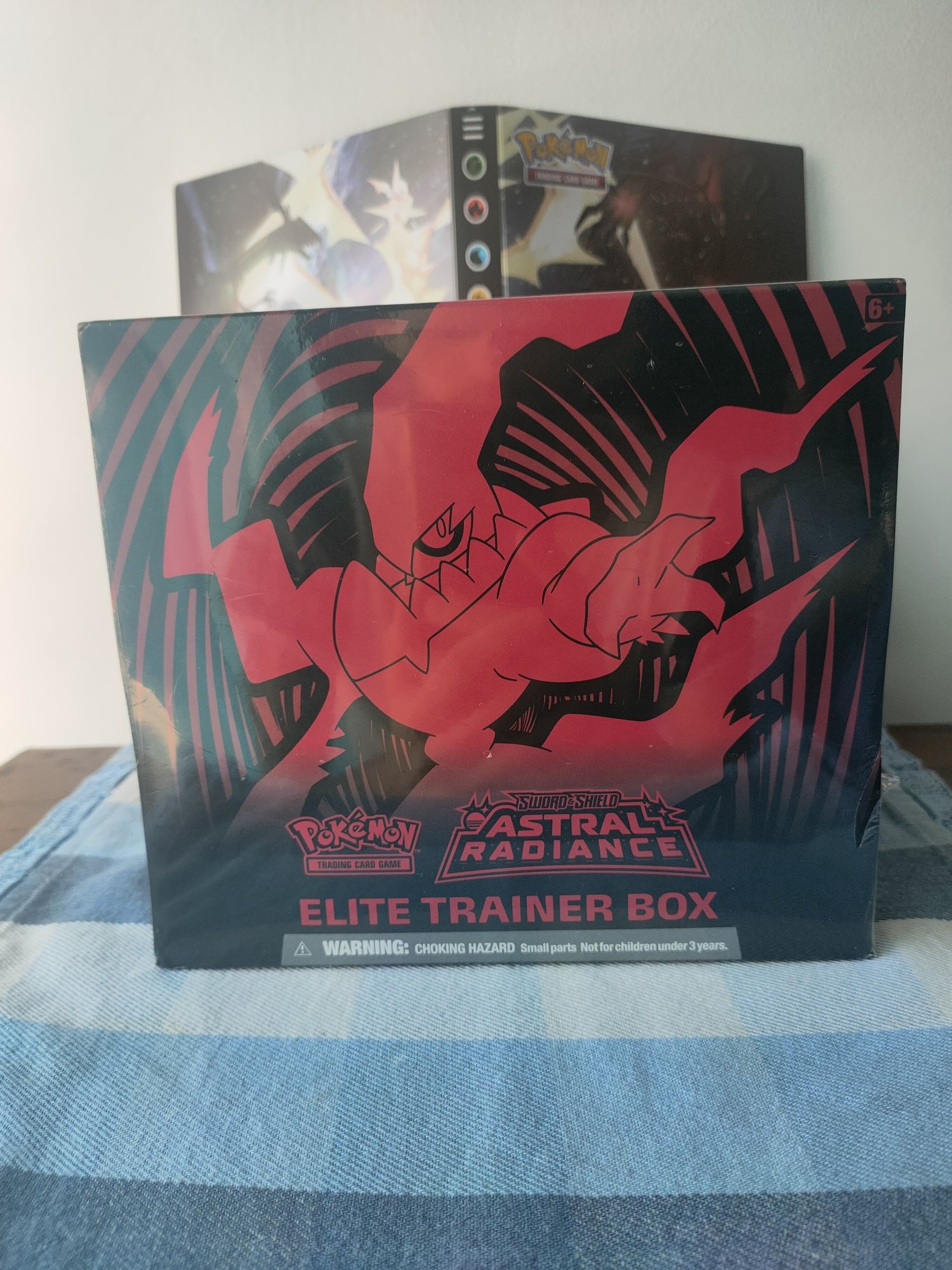 4 Elite trainer box diferentes