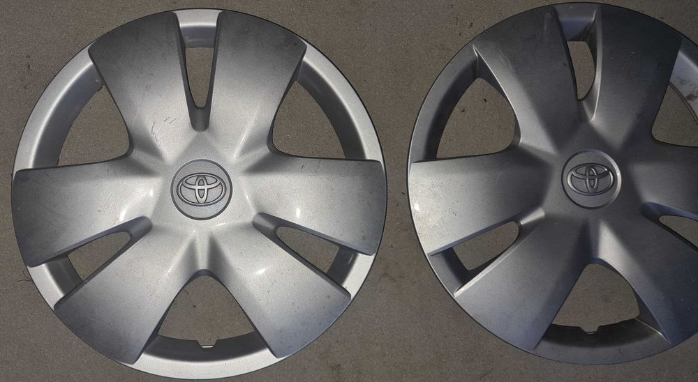 kolpak toyota 14 oryginalny  2szt