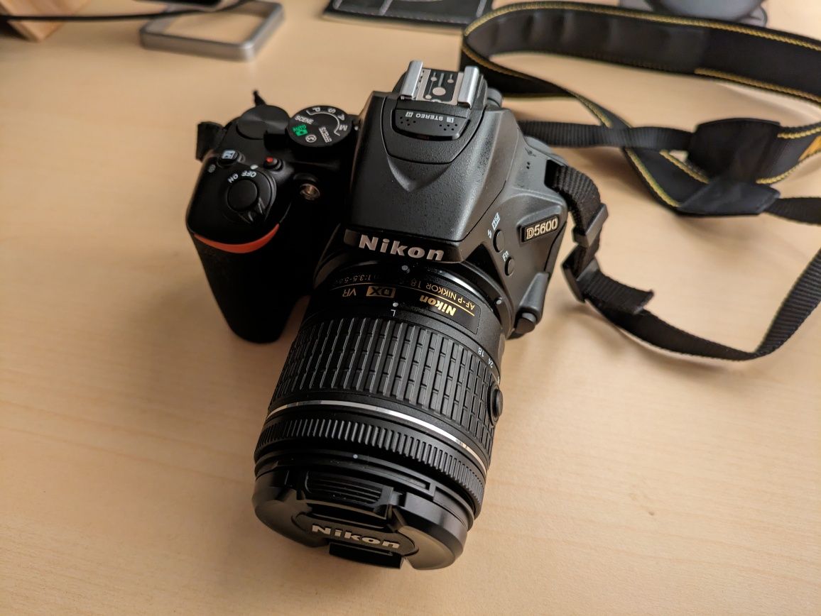 Câmera Nikon D5600 DSLR como nova