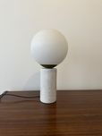 Candeeiro de mesa mármore e vidro