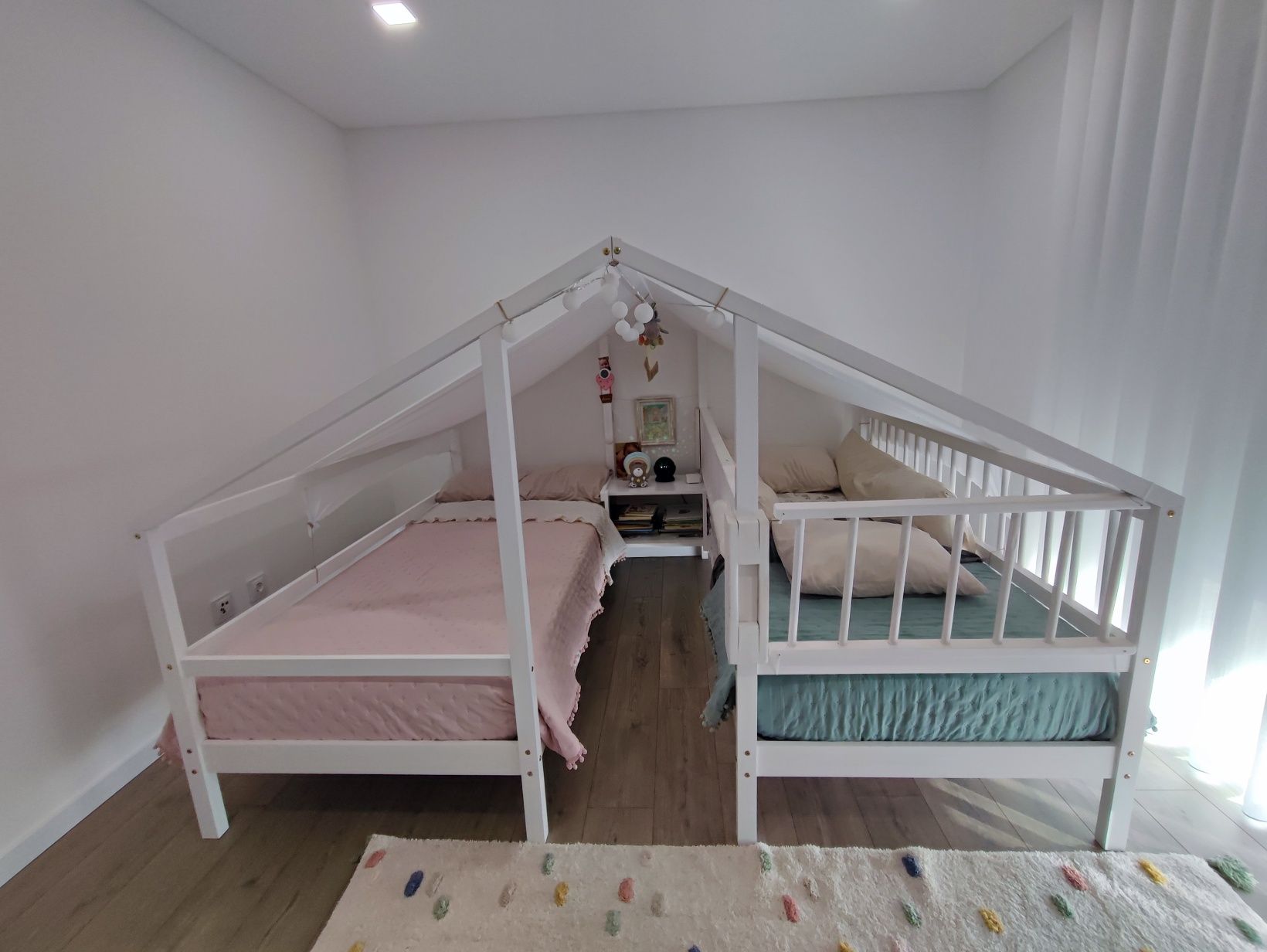 Cama casinha dupla