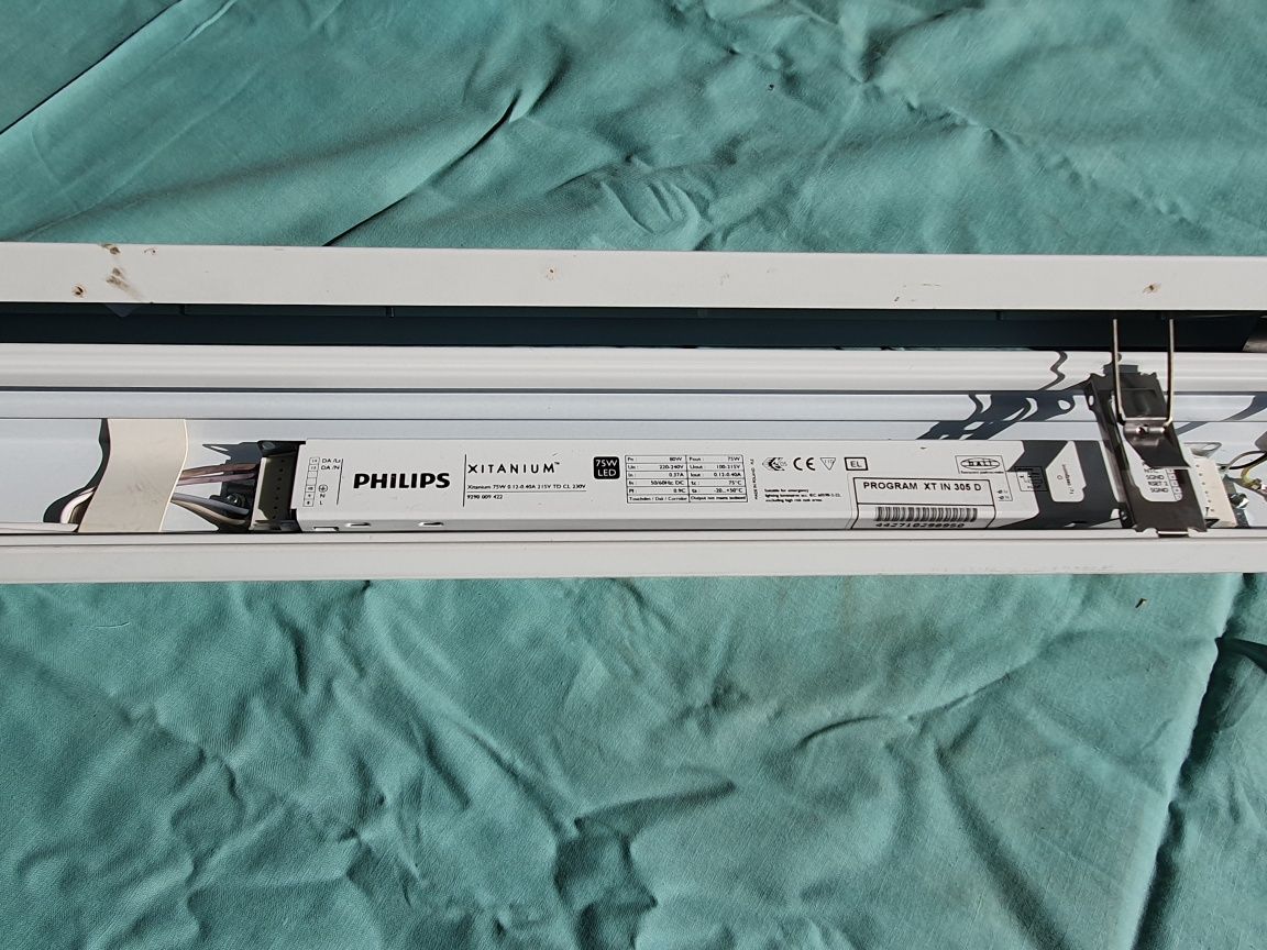 Lampy modułowe LED PhilipsCoreline linie świetlne garaż sklep warsztat