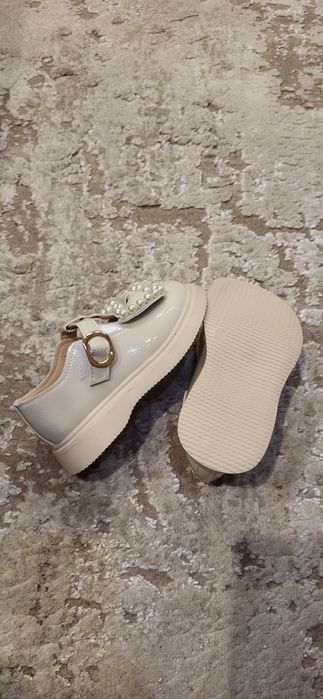 Гарні черевички / туфельки на дівчинку