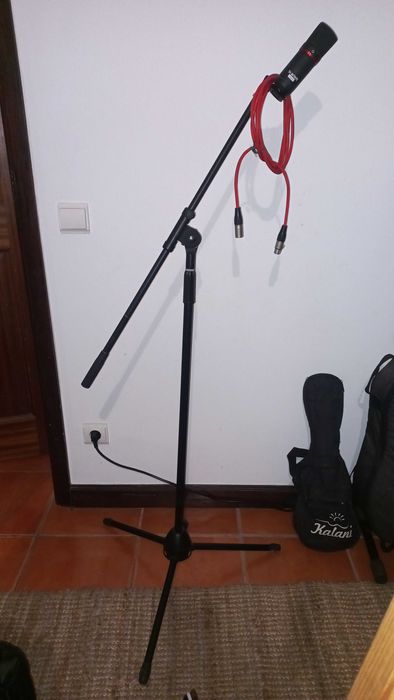 Microfone Scarlett Studio com Tripé Stagg