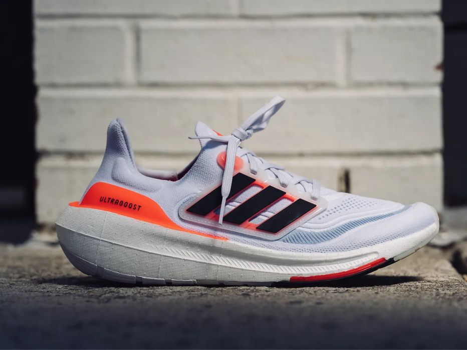 Кросівки Adidas Ultraboost 22 Light Performance HQ6351