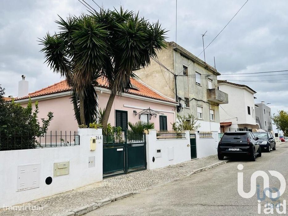 Moradia geminada T1 em São Sebastião