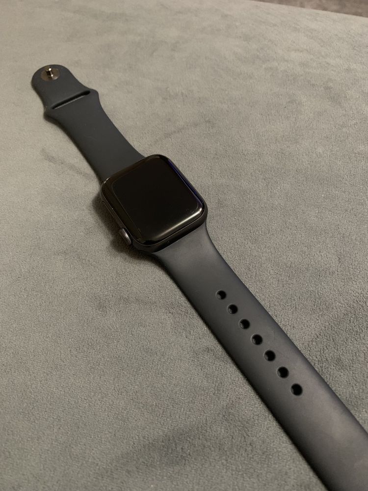 Apple Watch Series SE 40mm Space Gray