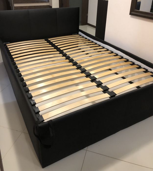 Łóżko tapicerowane z pojemnikiem 140/200