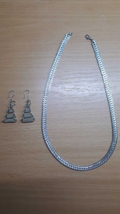 Бижутерия. Набор - цепочка и серёжки.