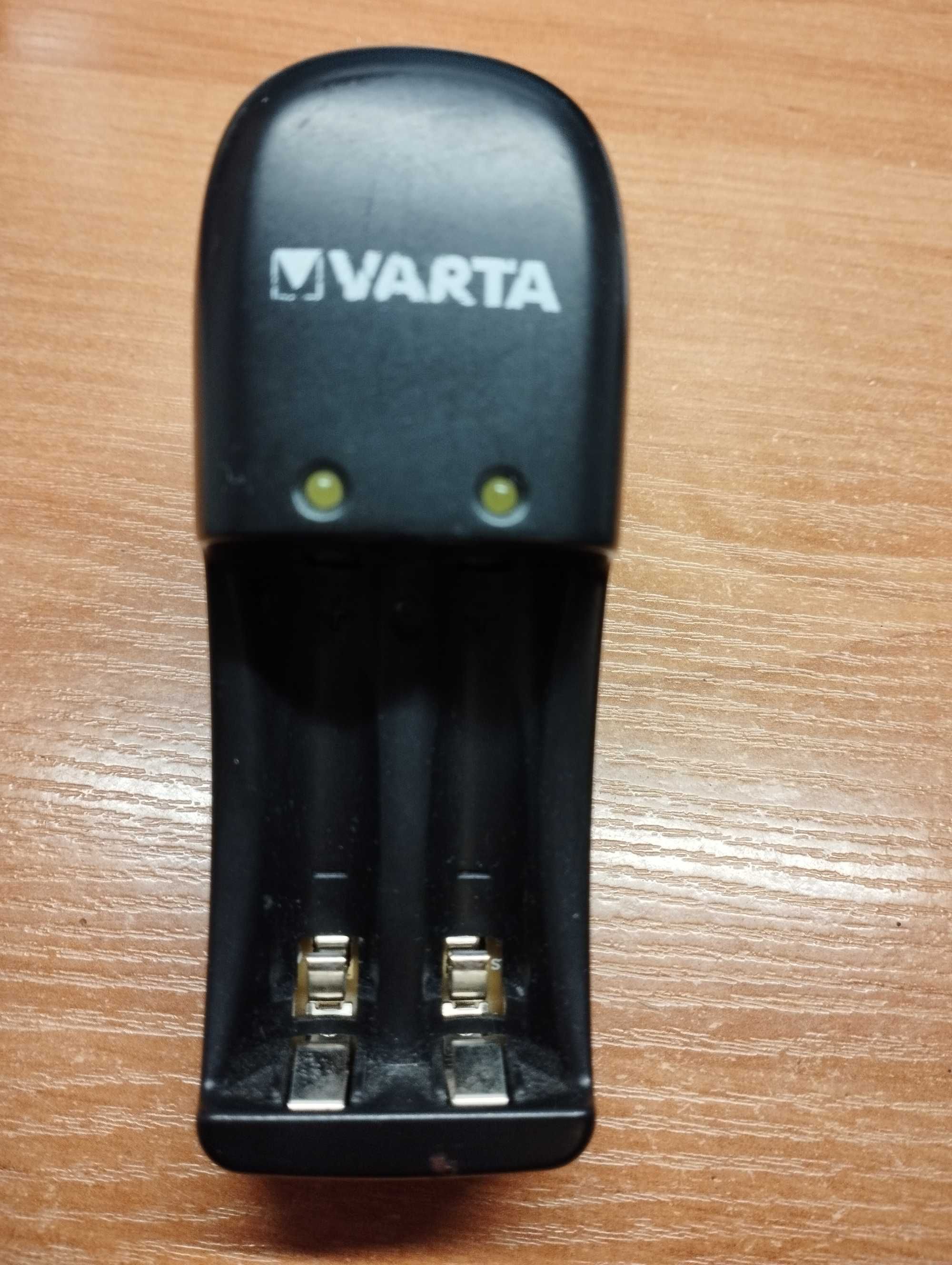 Ładowarka VARTA, model 57610, AA/AAA