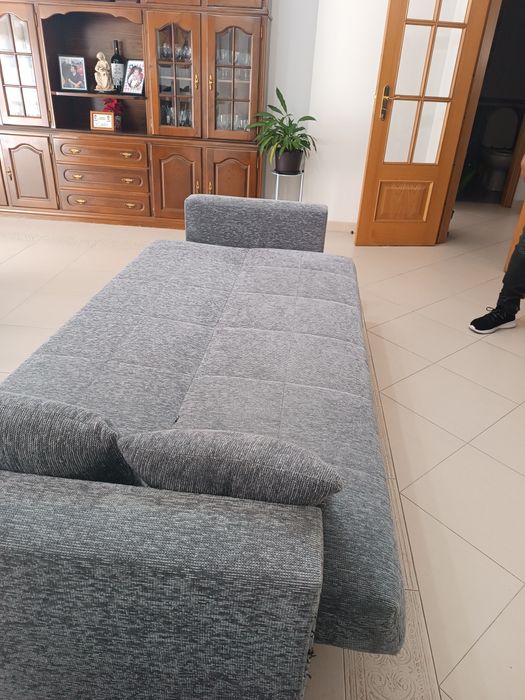 Sofá-cama cinzento 
Vendo so