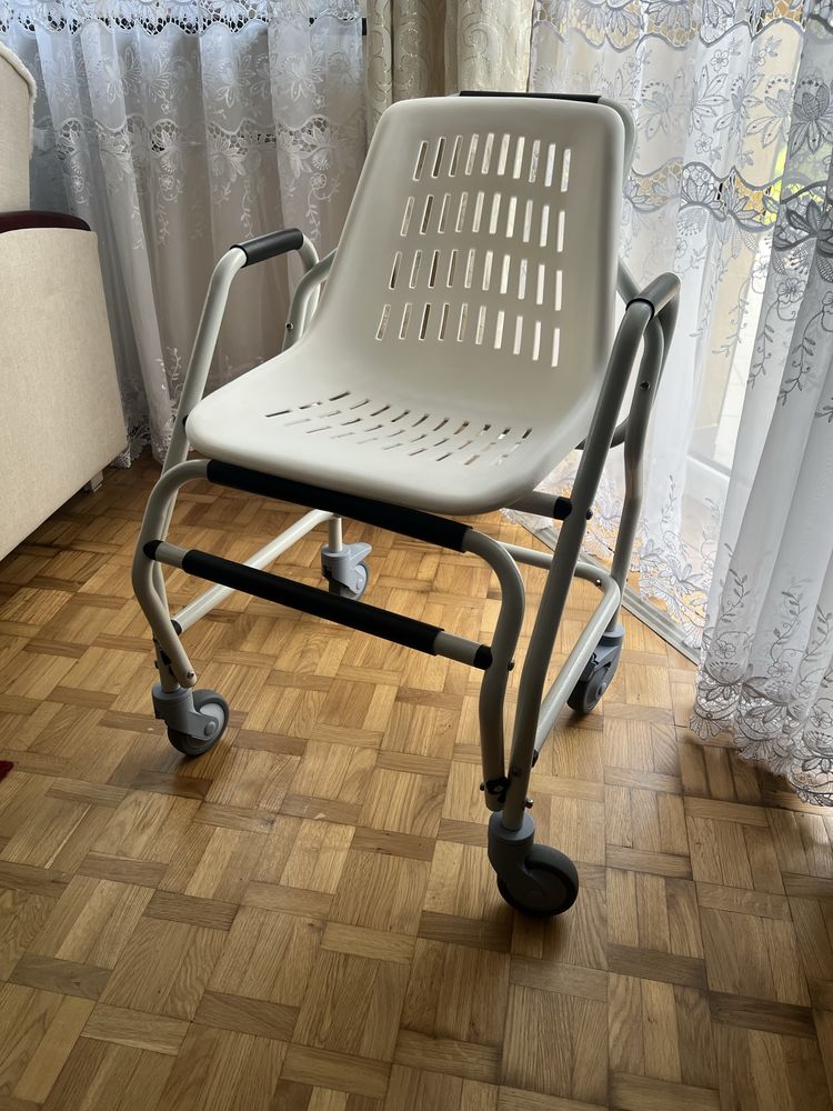 ATLANTIS wózek prysznicowy na kółkach dla seniora / niepelnosprawnych