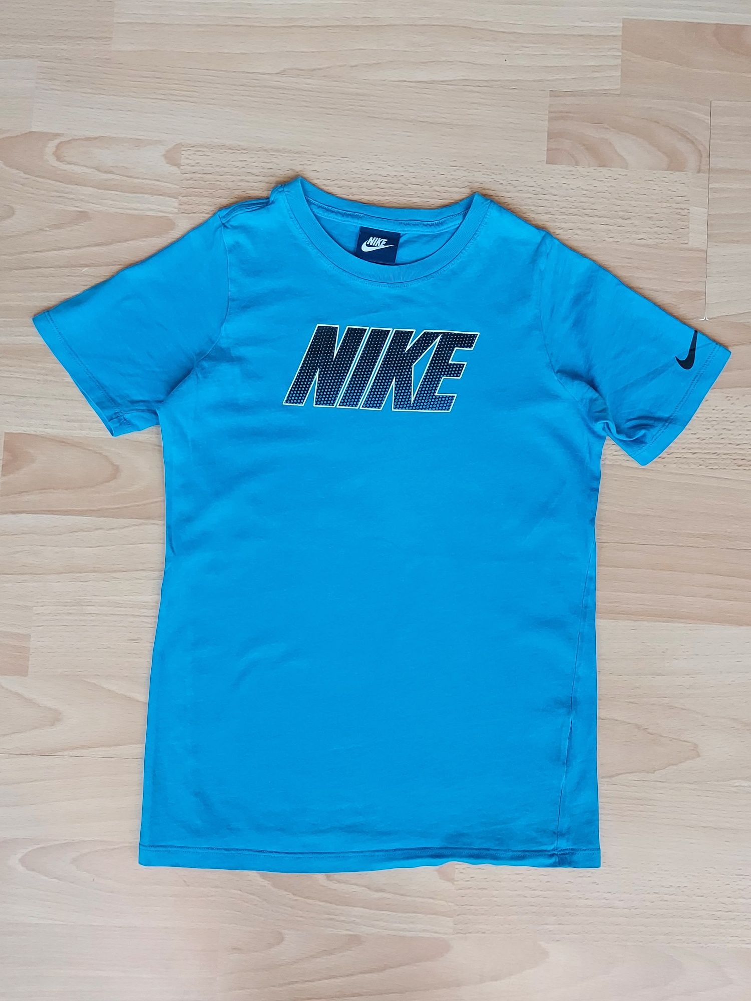 NIKE t-shirt roz 128-137 wiek 8-10 lat