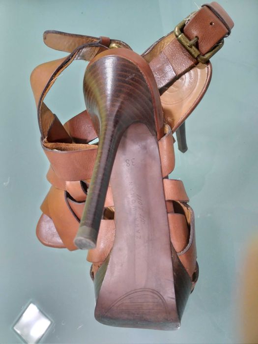 Sandálias Zara em pele castanho / camel