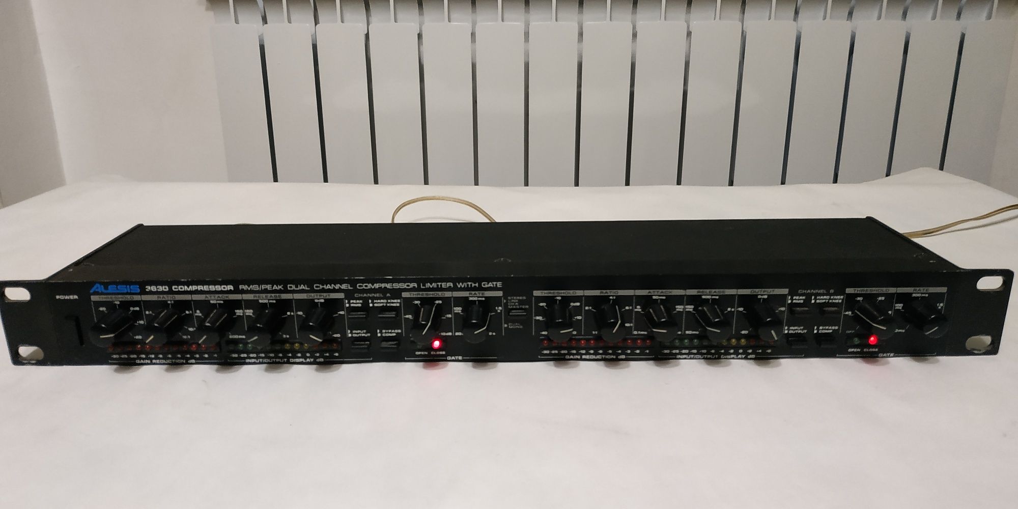 Компрессор Alesis 3630, звуковой компрессор