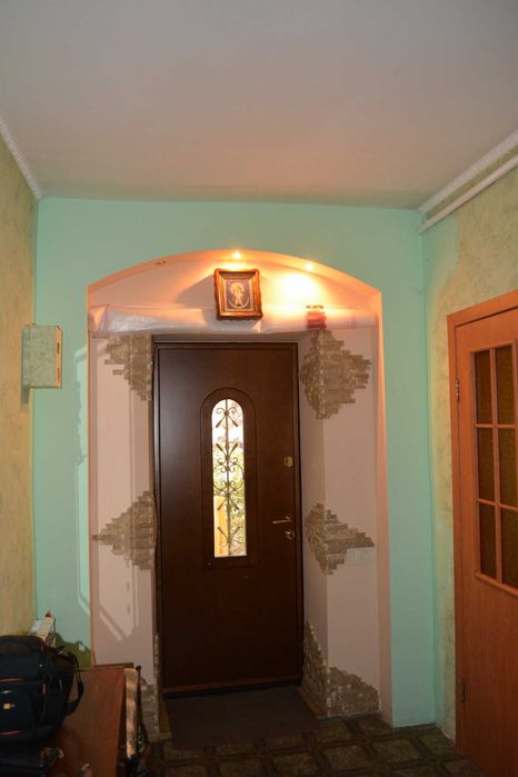 Продам капітальний будинок  у центрі села Молодіжне