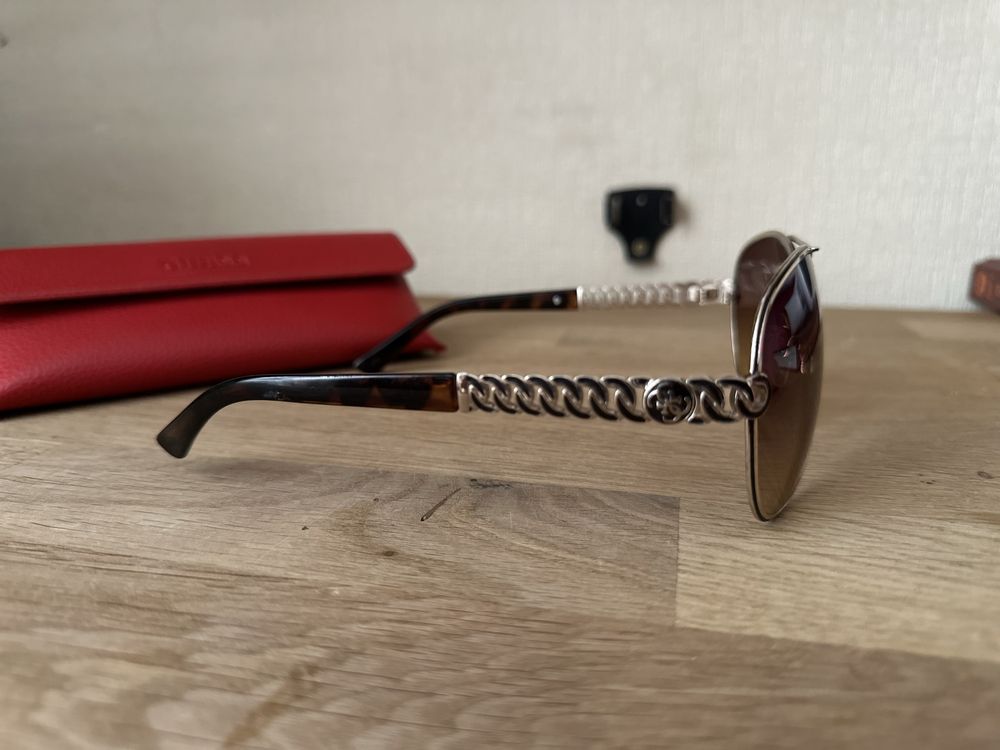 Сонцезахисні окуляри Guess