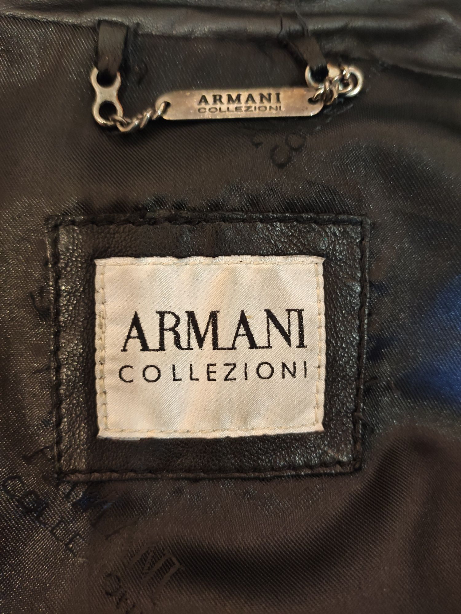 Продам кожаную куртку Armani Collezioni размер М.