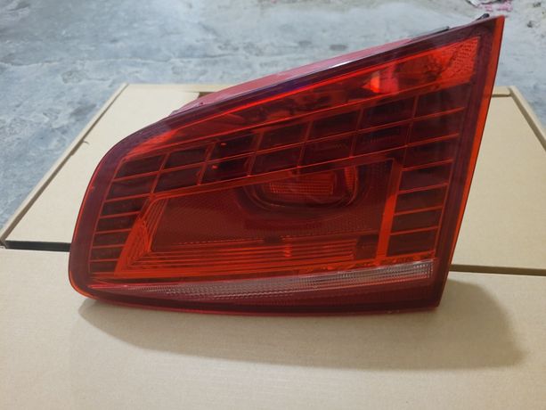 VW passat B7 kombi lampa prawa tył w klapę LED