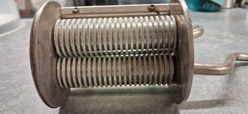 Maszynka do krojenia makarinu, do pierogów i szablony do dekoracji