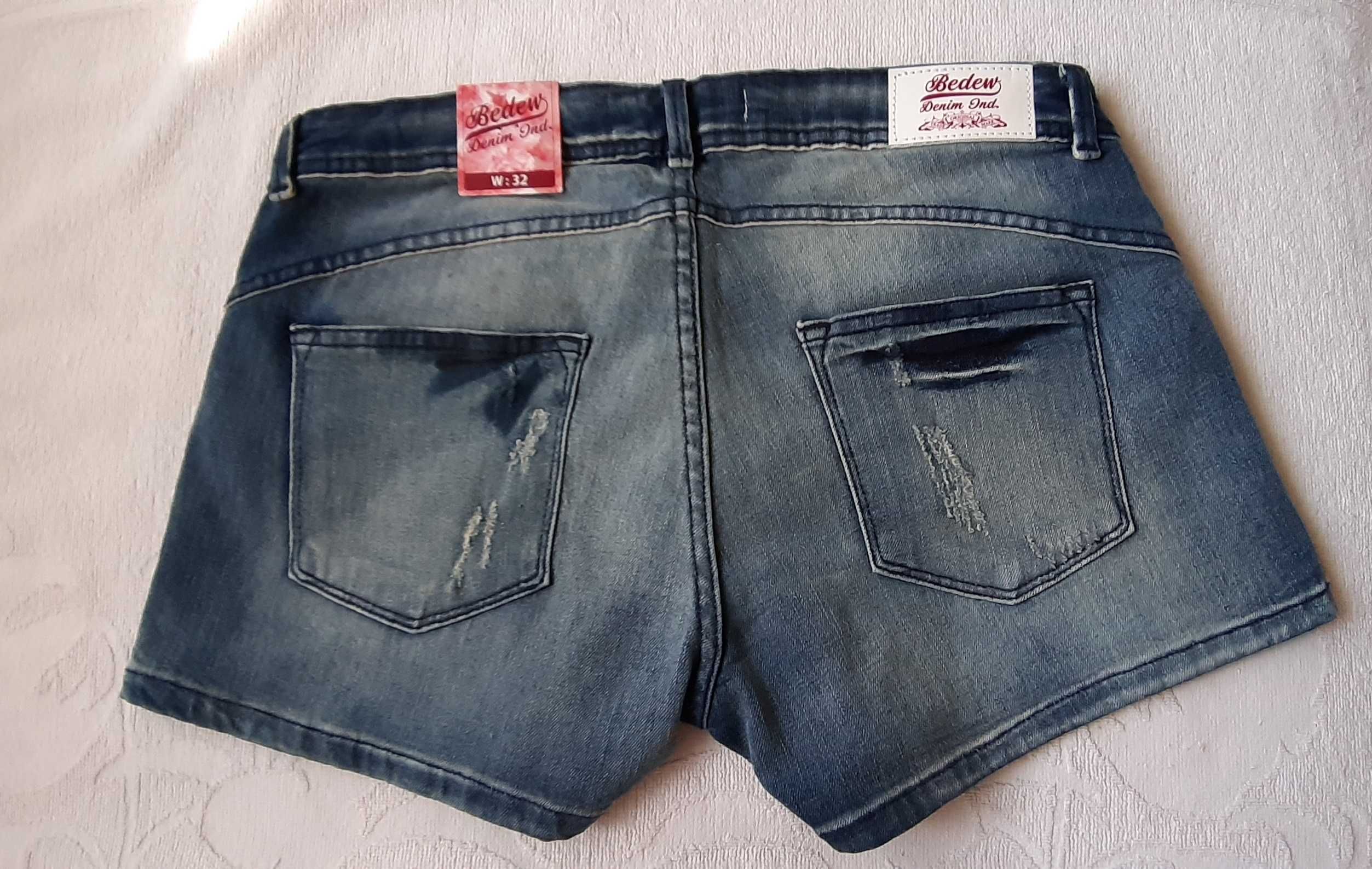 Шорти жіночі джинсові 98% cotton. Нові з етикеткою. + футболка