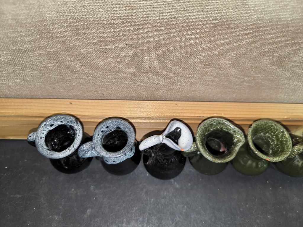 Jogo de 7 mini jarros cerâmicos