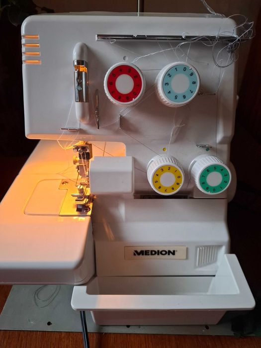 Продам оверлок Medion 10685