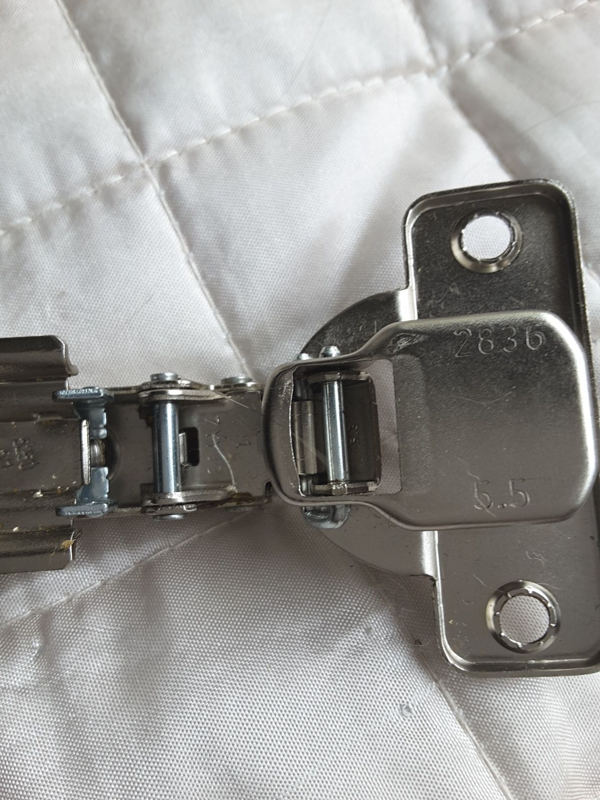 Zawiasy meblowy wpuszczany 110