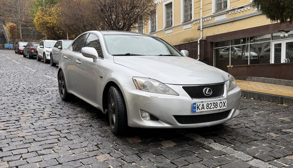 Lexus is 250 власник 2,5 бензин 2007 рік