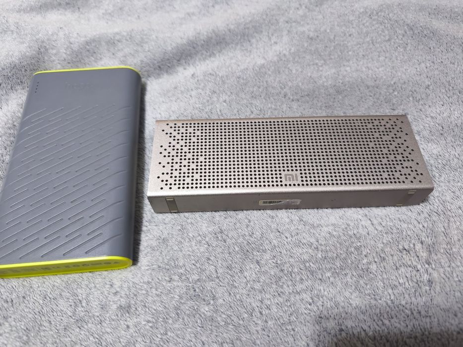 Продам комплектом Power bank та бездротову колонку.