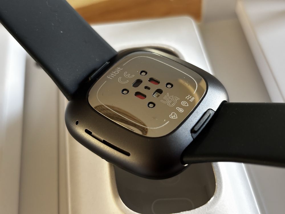 Nowy Fitbit Sense grafit, EKG, stres, monitoring glikemii