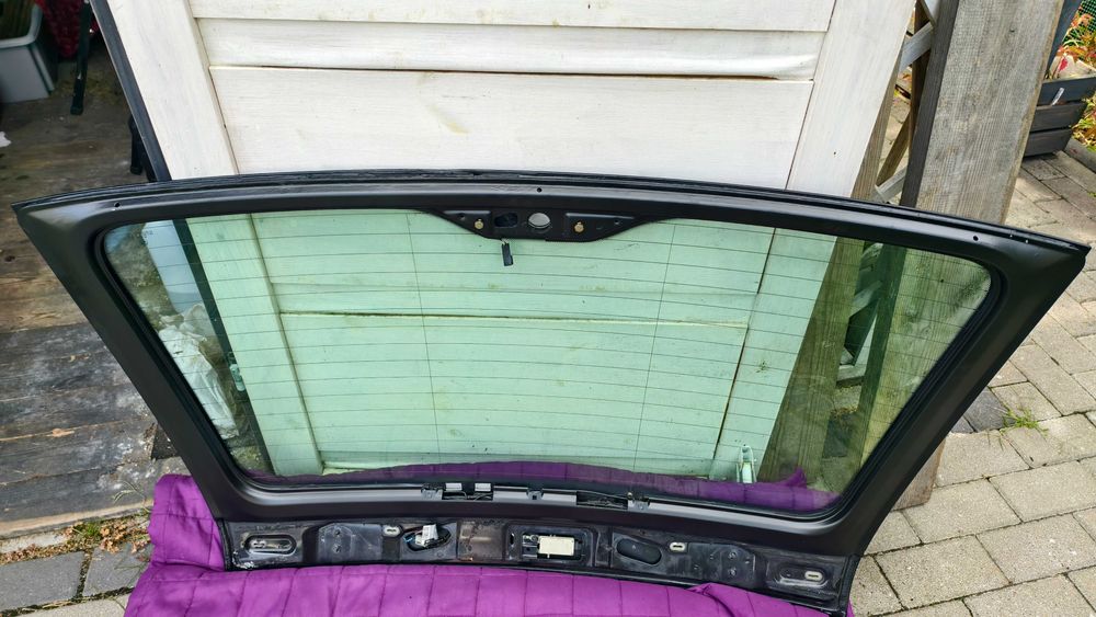 Szyba klapy Bmw e39 touring odnowiona bez rdzy
