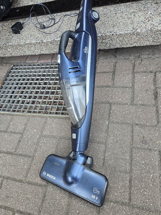 Одним лотом Пилососи Dyson та інші