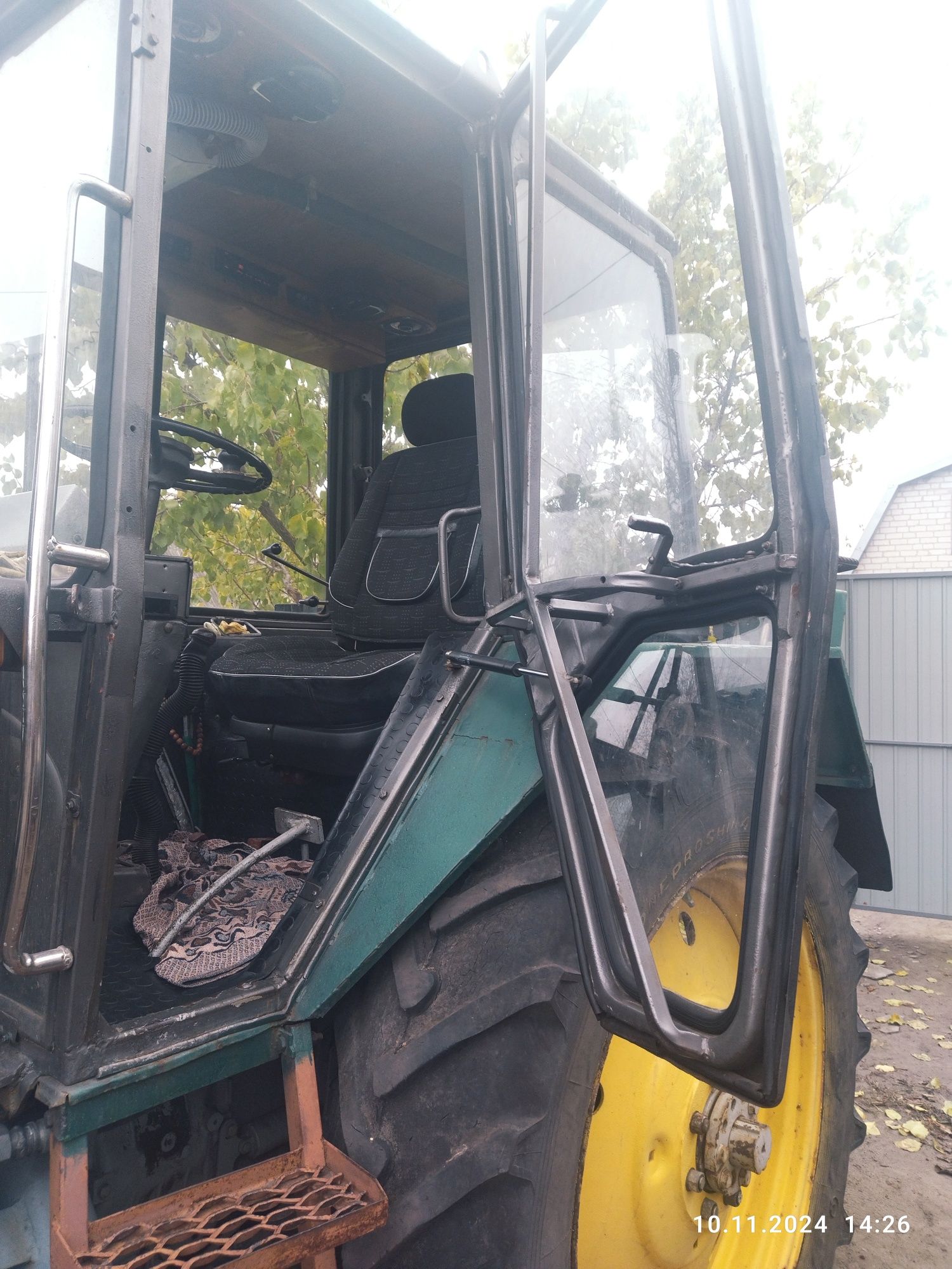 Продам трактор ЮМЗ - 6 с фронтальным погрузчиком Dellif Strong 1800