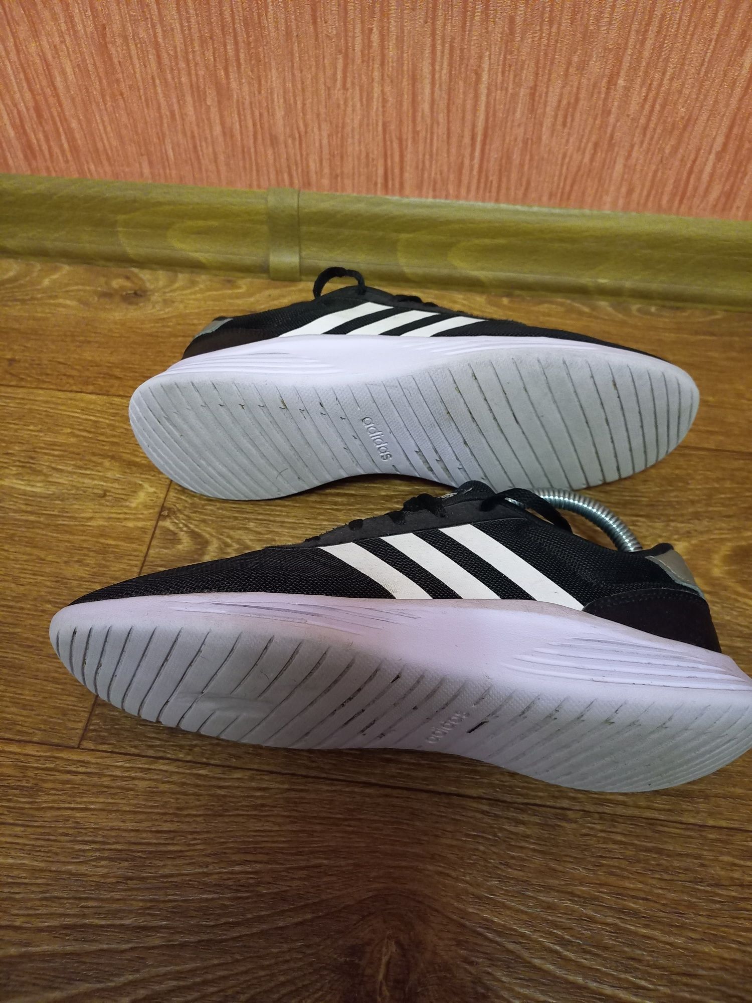 Adidas  кроссовки 39,5