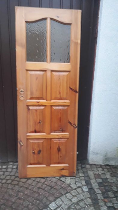 drzwi sosnowe lakierowane