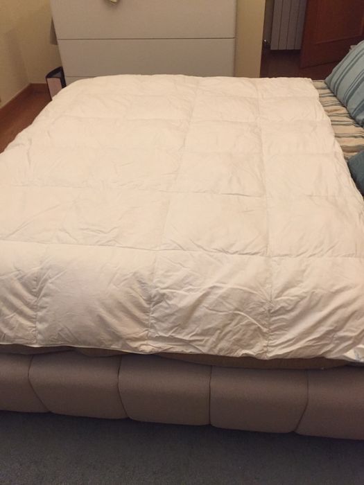 Edredao branco 1,50 por 220 de comprimento.