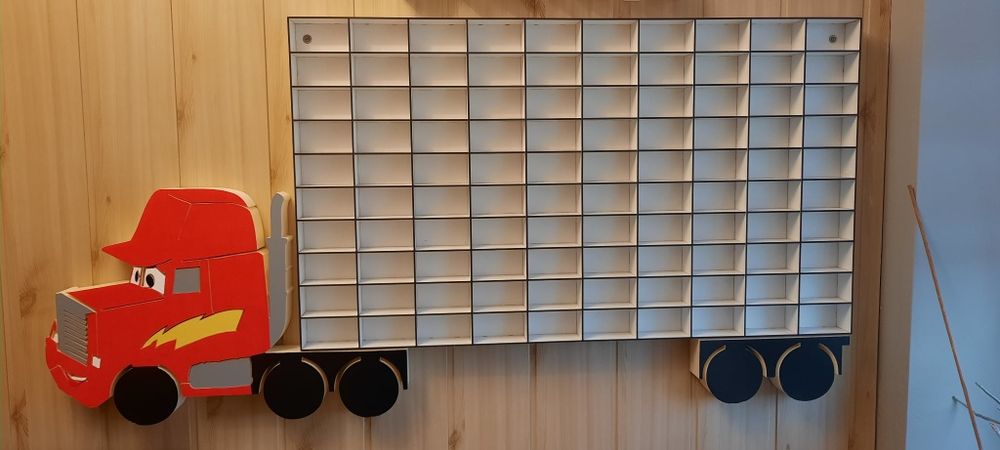 Półka na resoraki  w kształcie cieżarowki 100 szt.