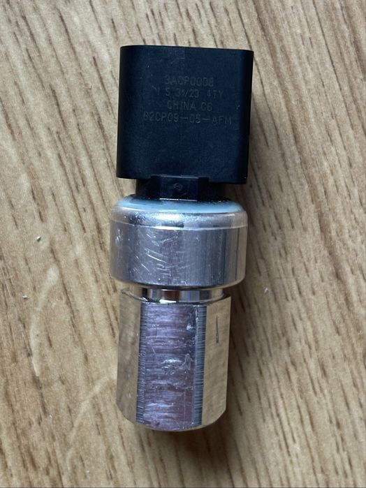 Датчик тиску кондиціонера VAG