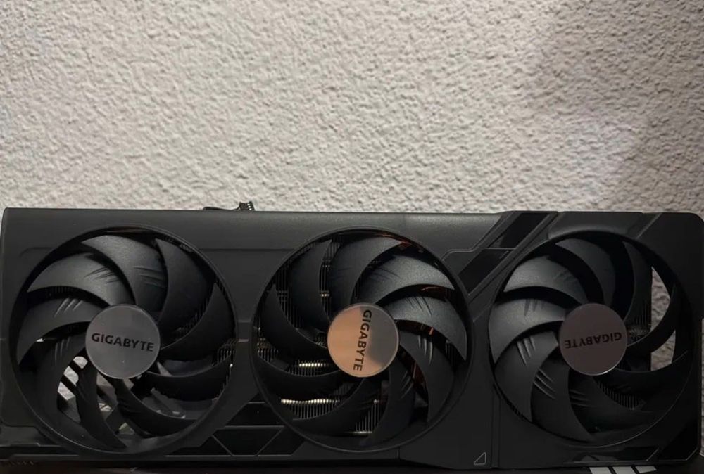 Kompletna obudowa karty graficznej Rtx 4090 Gigabyte super dekoracja
