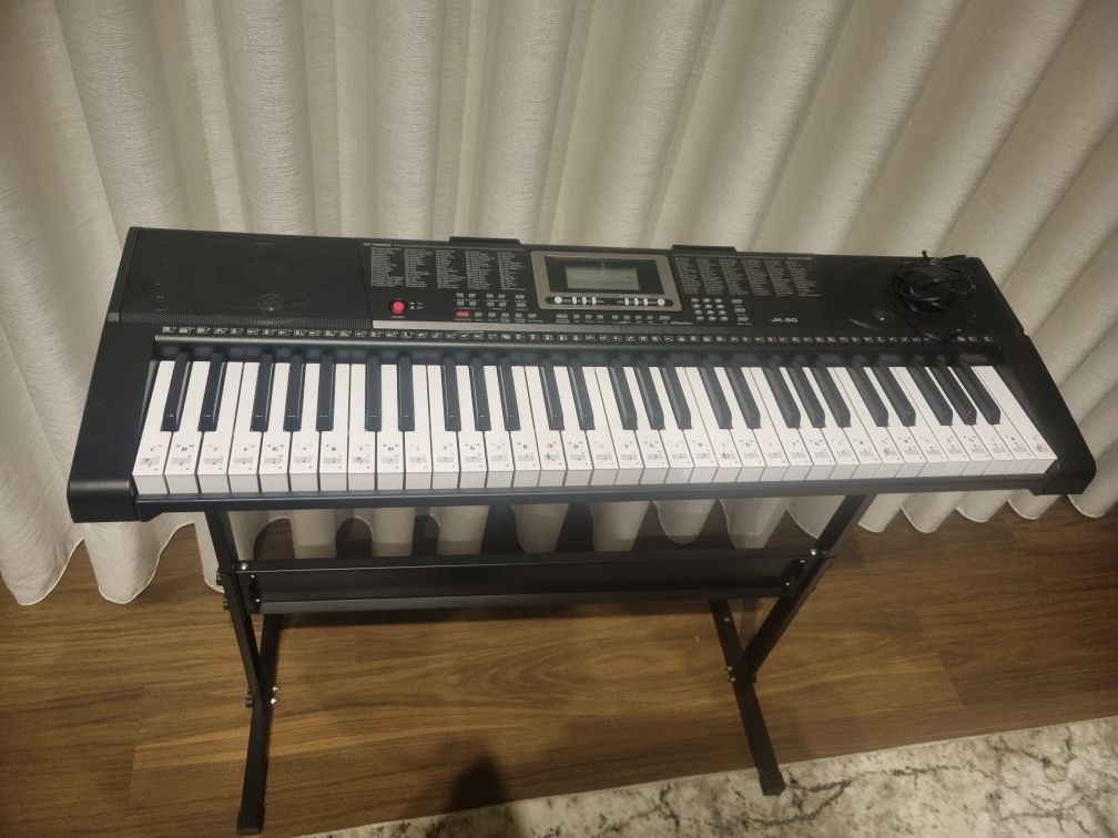 Piano JK-80 com suporte incluindo