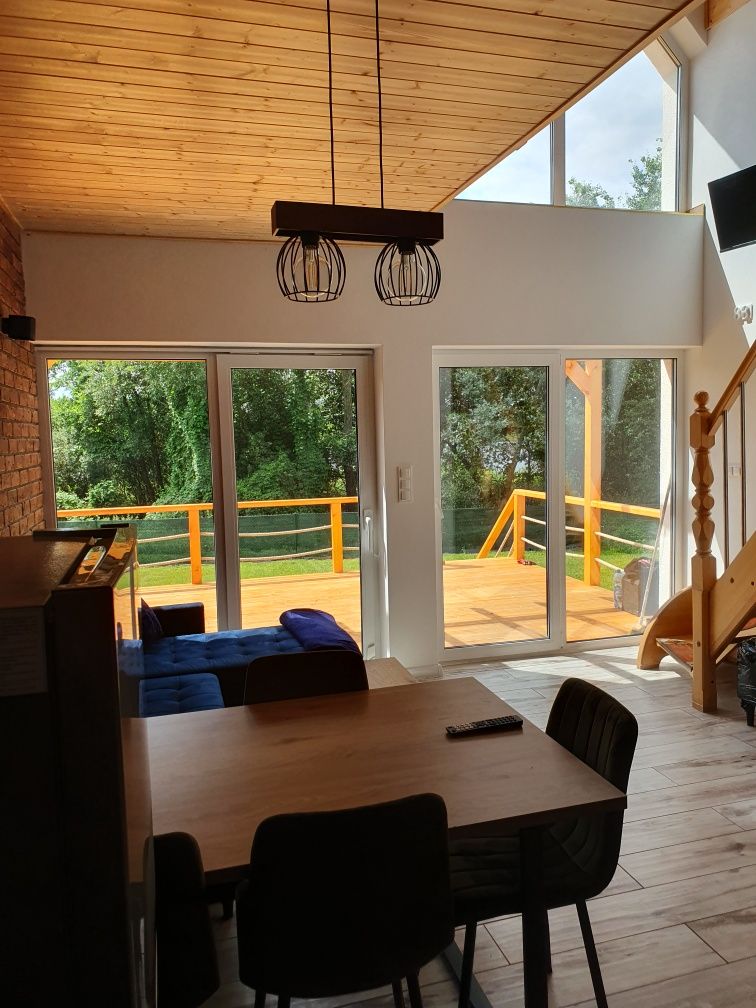 Domek nad jeziorem z jacuzzi oraz sauną. Pierwsza linia brzegowa. Dome